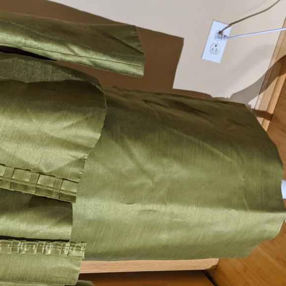 Vibrant three-piece Kasper suit in green - Picture 3 of 4